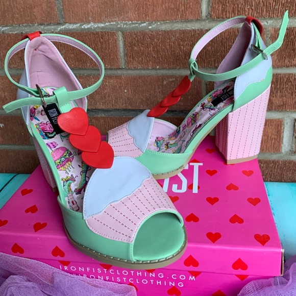 🎀IRON FIST🧁Cupcake and Heart Kawaii Heels - Picture 3 of 6